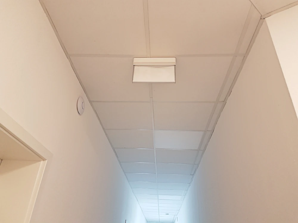 Hier geht's um Deckenplatten und Symmetrie.